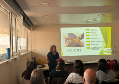 Maite Carreras ,dando una parte de la ponencia