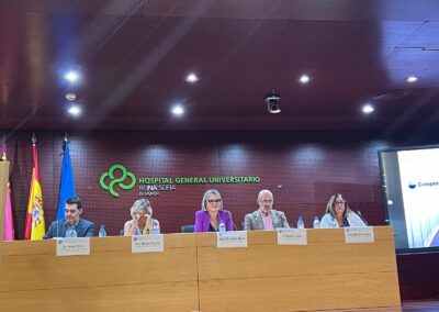 Mesa inaugural con Don Ramón López (Director de enfermería) Dra. Marina Tourné (Subdirectora de continuidad asistencial) Dra. Mari Fé (Jefa de servicio Cirugía general y aparato digestivo) Dr. Pedro Parra,(Coordinador de la Unidad de Coloproctología)