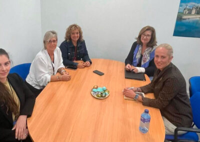 Ayuntamiento de Torrejon junto a La Concejalia de Sanidad, Alba Ramirez de Hapee, Àngels Roca, presidenta Asia y Conchi Cambelo una de las delegadas de Asia Madrid